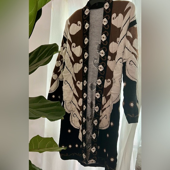 Unbranded Sweaters - Elegant Black and Cream Women's Sweater